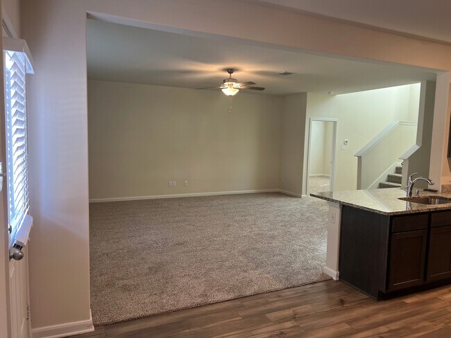 Building Photo - Room in House on Serena Dr