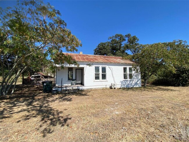 Building Photo - 700 US-290