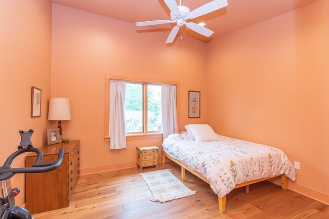 Building Photo - CHARMING, MODERN, CUSTOM HOME IN MID-CITY FOR RENT