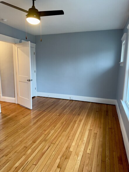 Front Bedroom - 2407 Woodmere Dr