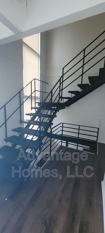 Building Photo - 829 N 70th Terrace