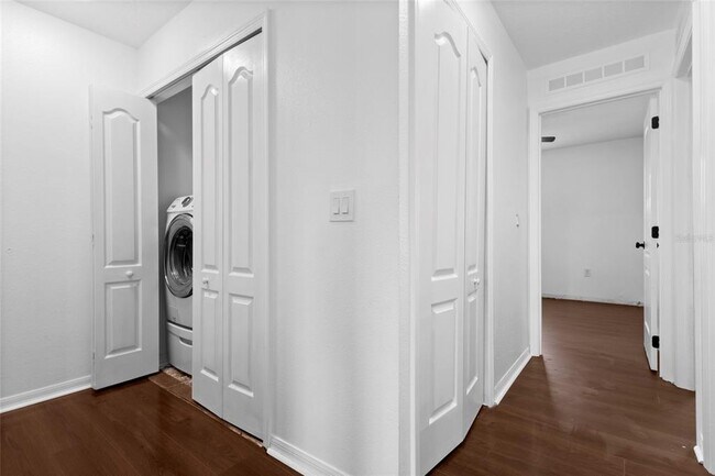 Building Photo - 4431 Ashburn Square Dr