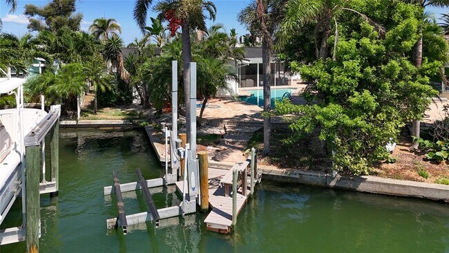 Building Photo - 25 Island Dr