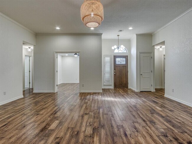 Building Photo - 3028 Weymouth Way