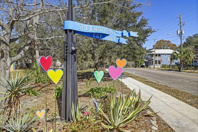 Building Photo - 1627 E 9th St