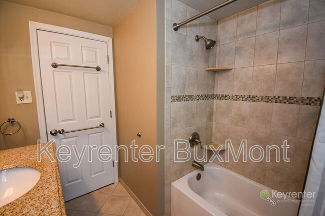 Building Photo - 5 Cedar Woods Dr