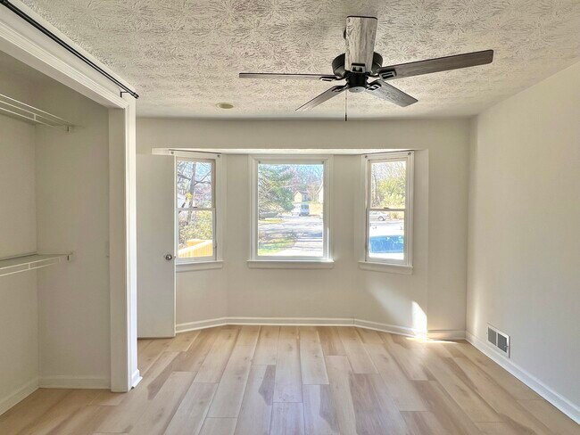 Building Photo - 2502 Wildrose Cir