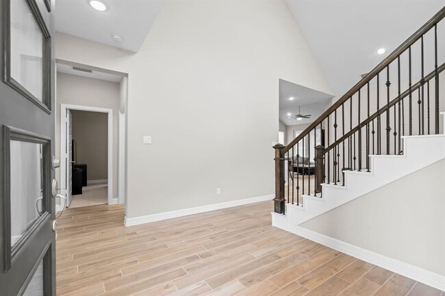 Building Photo - 4106 Sherman Oak Ln