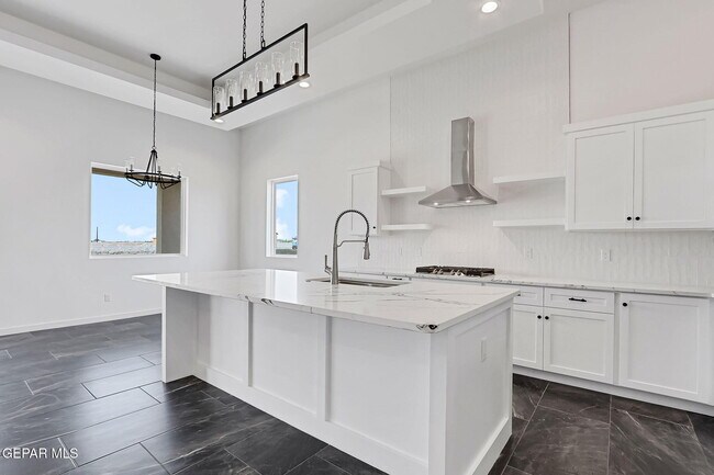 Building Photo - 921 Ada Ln