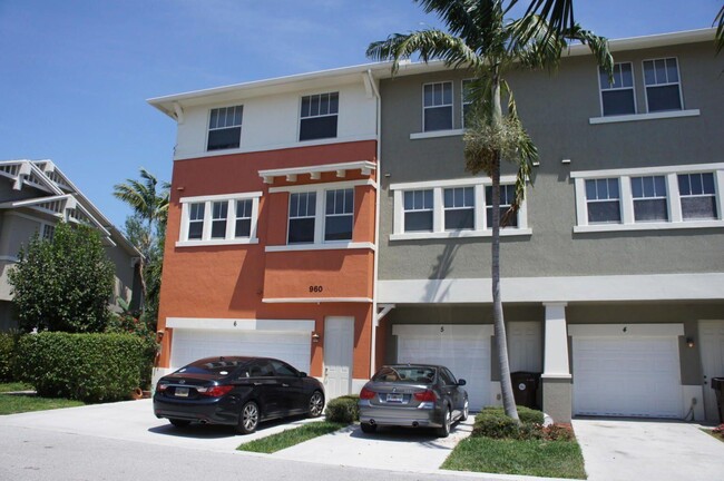 Building Photo - 960 Millbrae Ct
