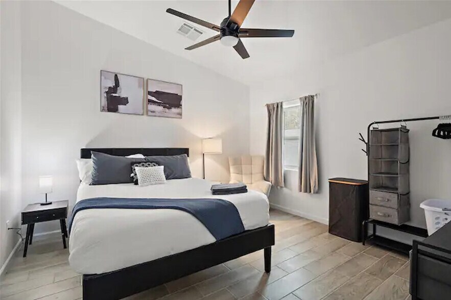 Building Photo - 5148 N 22nd Ave