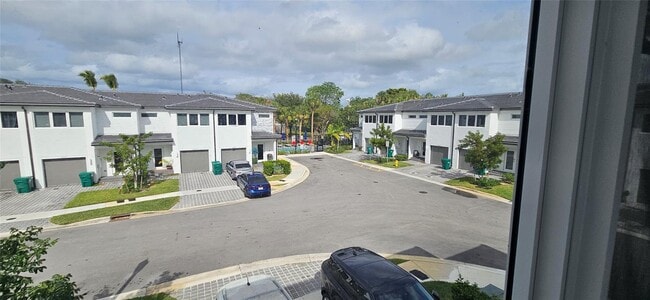 Building Photo - 5010 SW 37th St