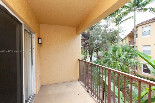 Building Photo - 771 N Pine Island Rd