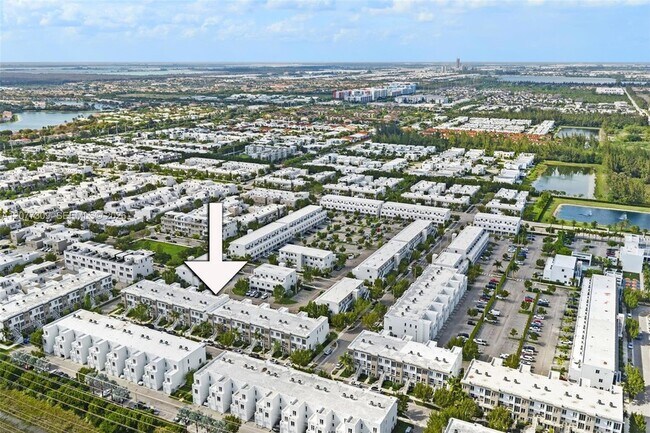 Building Photo - 10305 NW 63rd Terrace