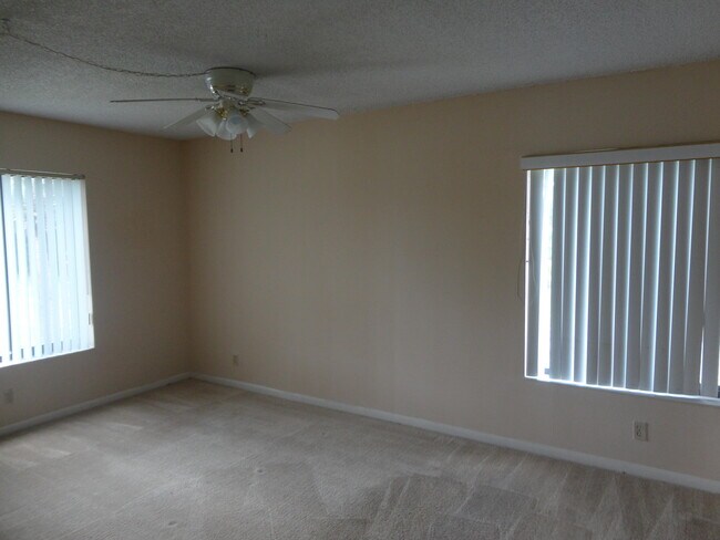 Building Photo - 3636 Alder Dr