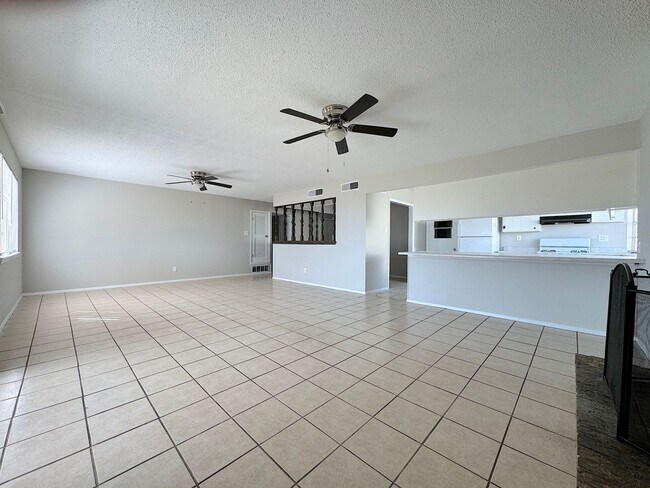 Building Photo - 10200 Galahad Way