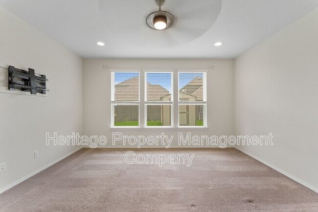 Building Photo - 942 Blue Violet