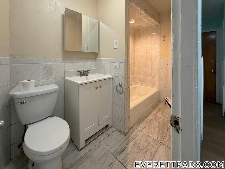 Building Photo - 44 School St