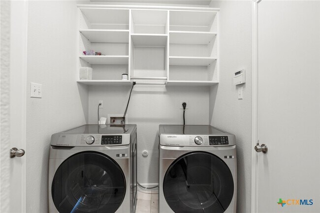 Building Photo - 5621 Bedrock Dr