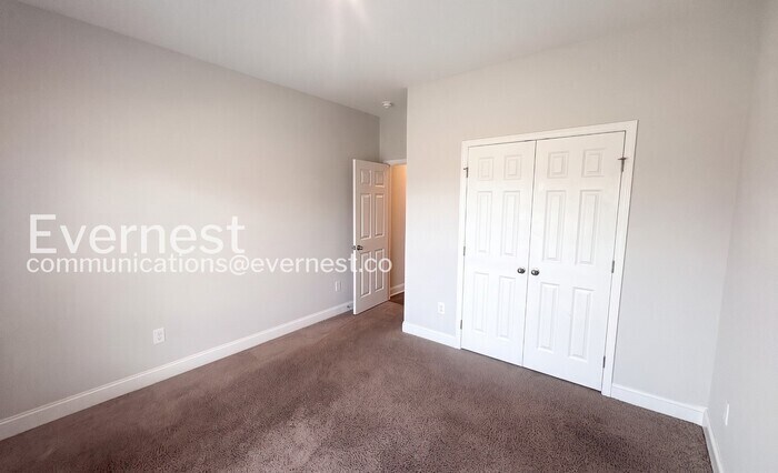 Building Photo - 169 Fall Mdw Dr