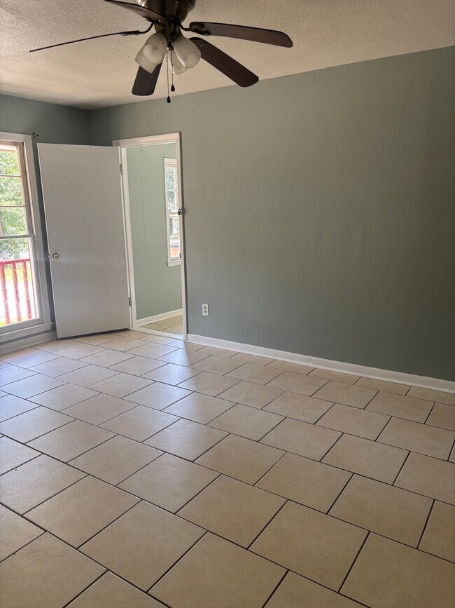 Building Photo - 4161 Yorkshire Ln
