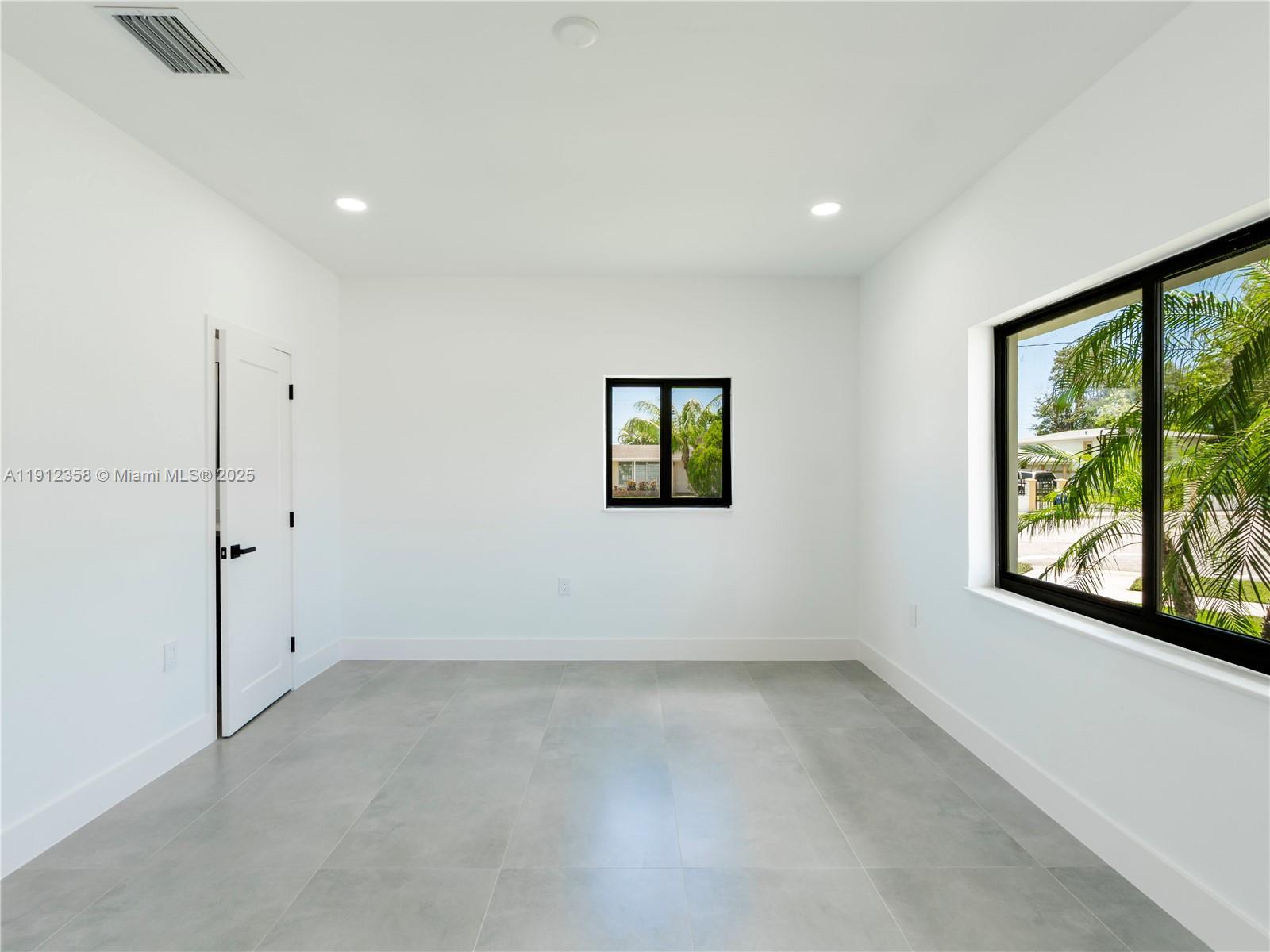 Building Photo - 1181 NE 202nd St