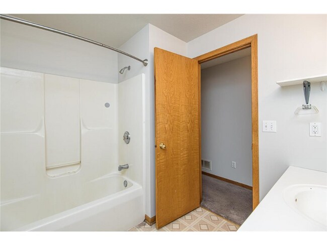 Building Photo - 117 21st St SE