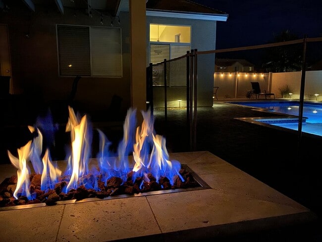 Building Photo - ENJOY THIS STUNNING 3 BEDROOM WITH A TRANQ...