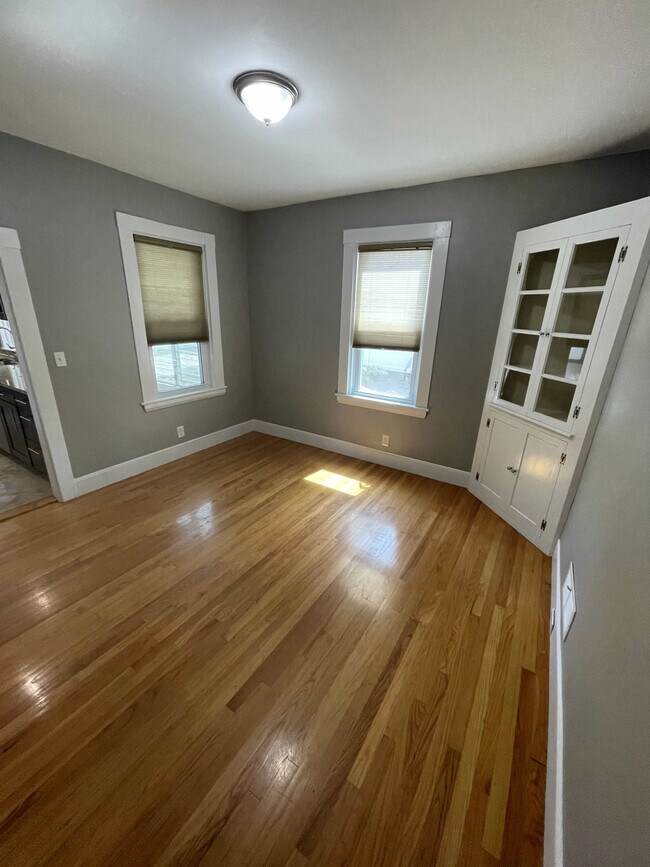 Building Photo - 15 Charles Street Ave