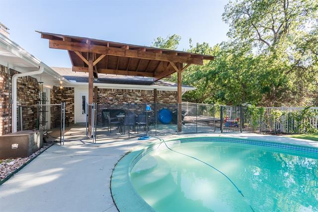 Building Photo - 1001 Valley Creek Dr