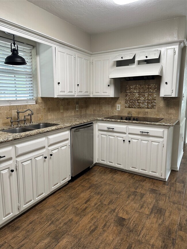 Building Photo - 103 Wroxton Dr