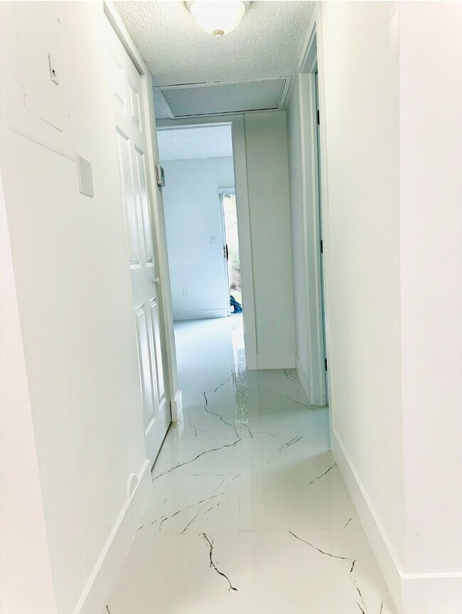 Building Photo - 510 NW 86th Pl