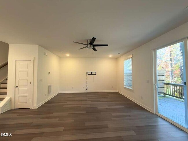 Building Photo - 1802 Stroup St