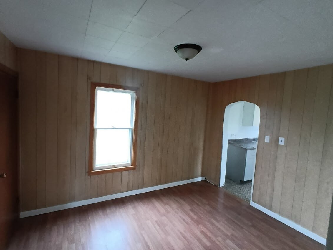 Dining - 1005 Hamilton Ave