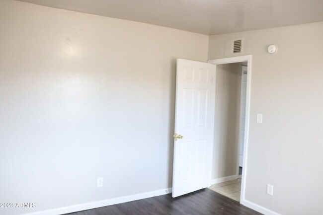 Building Photo - 1052 Chaparral Cir