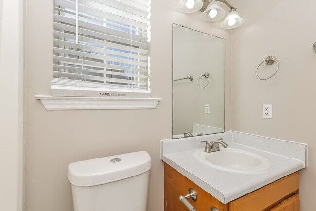 Building Photo - 1106 Lillian Ct