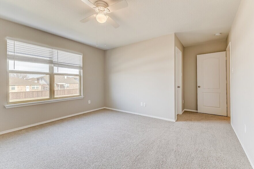 Building Photo - 4208 Glen Abbey Dr