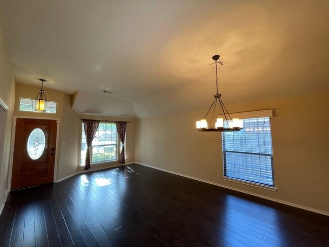 Building Photo - Beautiful single-story home in desirable Vista Oaks Subdivision