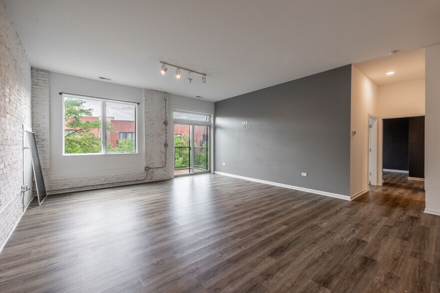 Building Photo - 2550 S Wabash Ave