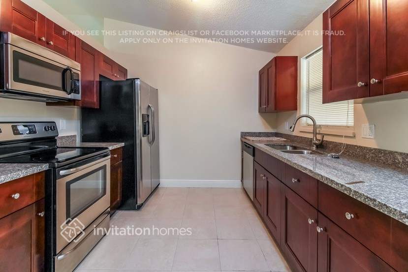 Building Photo - 16888 E Aquaduct Dr