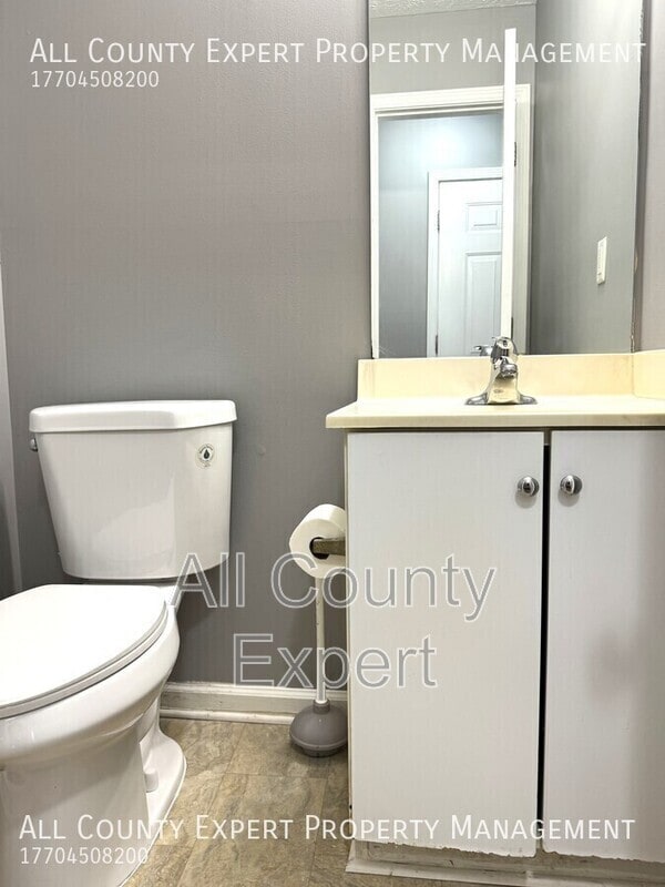 Building Photo - 3232 Sentinel Cir