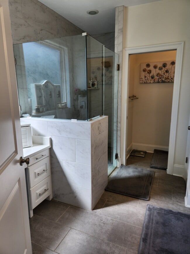 Building Photo - 5855 Vlg Rdg Wy