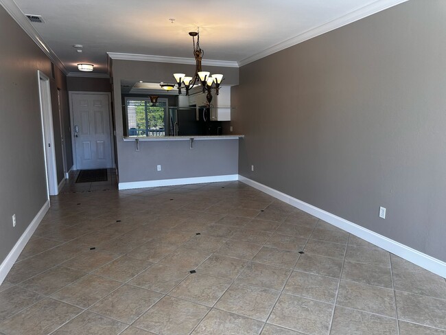 Building Photo - 14831 Park Lake Dr