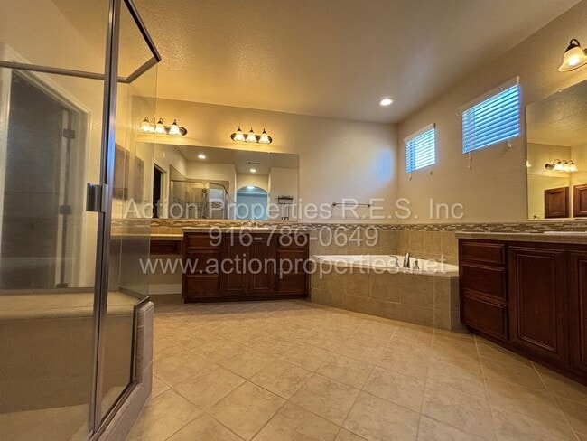 Building Photo - Gated Penryn Patio 2 Story Home, 3 Bedroom...