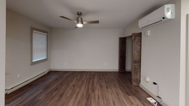 Interior Photo - Priscilla on Pennsylvania