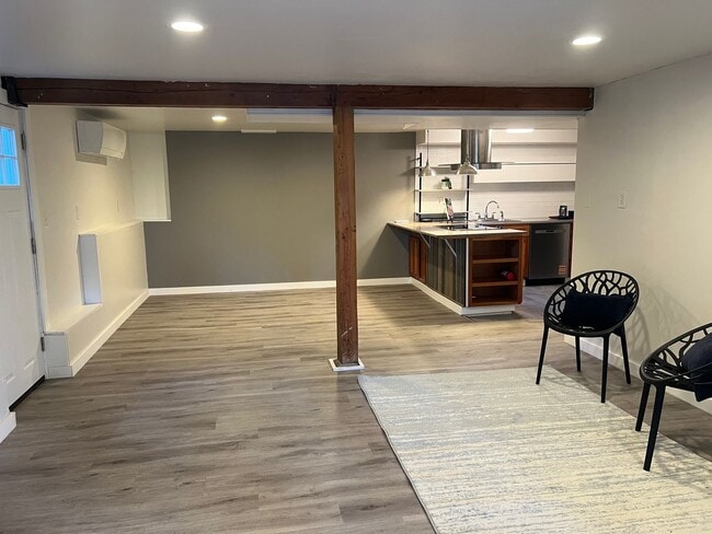 Building Photo - Serene, private setting in the Seahurst neighborhood