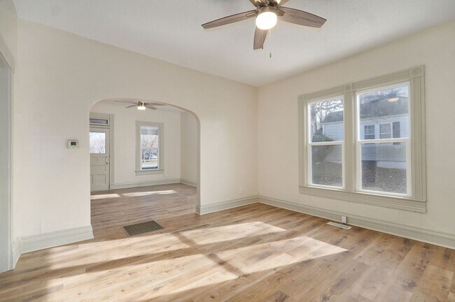 Building Photo - Remodeled 2 bedroom, 1 bathroom home for r...