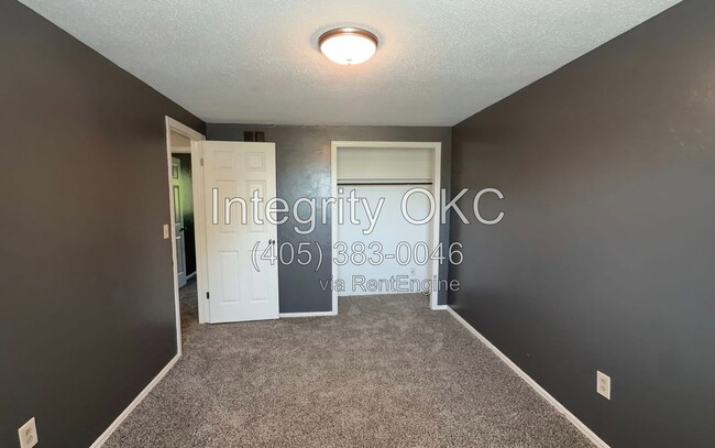 Building Photo - 2614 Elwood Dr
