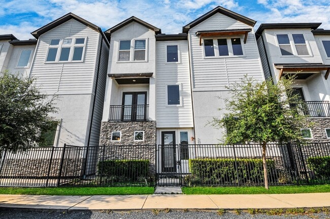 Primary Photo - 1214 Upton St