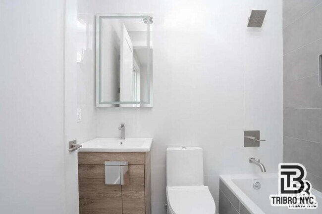Building Photo - 0 bedroom in Brooklyn NY 11206